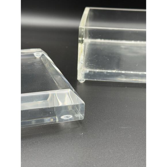1970'S HEAVY LUCITE FACETED LIDDED BOX Square 7x7x5.5” w/ Removable dividers - Picture 4 of 14